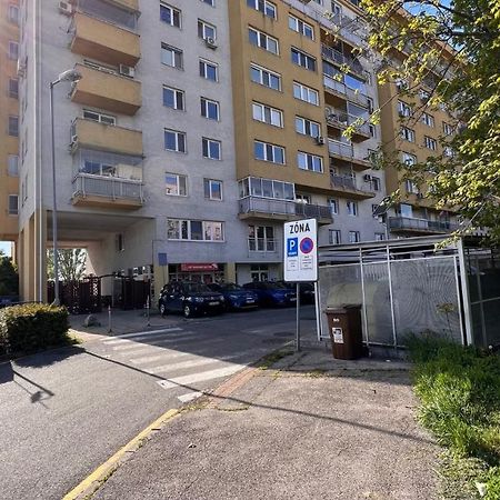 2 Room Apartment, Near Oc Galeria, Petrzalka Bratislava Extérieur photo