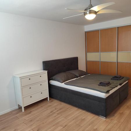 2 Room Apartment, Near Oc Galeria, Petrzalka Bratislava Extérieur photo