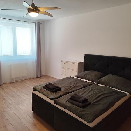 2 Room Apartment, Near Oc Galeria, Petrzalka Bratislava Extérieur photo