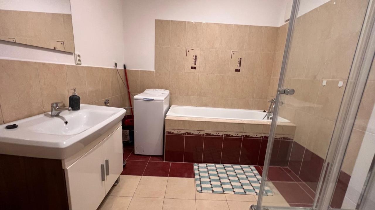 2 Room Apartment, Near Oc Galeria, Petrzalka Bratislava Extérieur photo