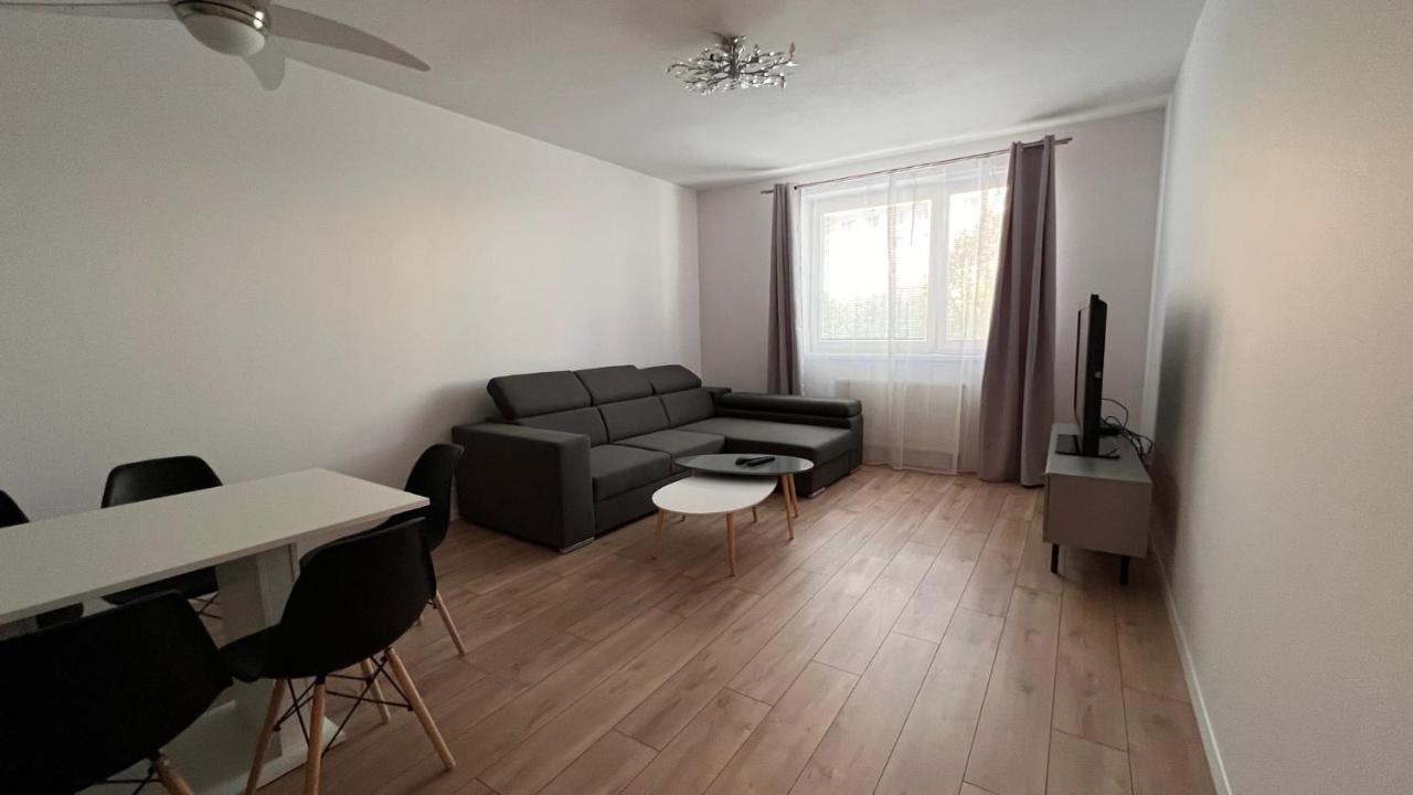 2 Room Apartment, Near Oc Galeria, Petrzalka Bratislava Extérieur photo